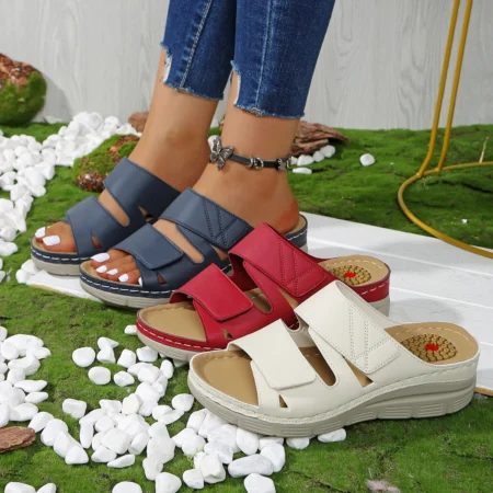Fashionable New Women's Lightweight Landslide Slippers for Summer Round Toe Shallow Mouth Sexy Comfortable Beach Slippers